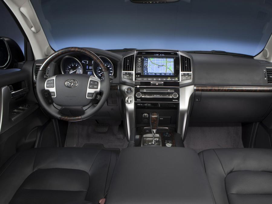  Toyota Land Cruiser 200 2012 года  (US) (фото 16 из 18)